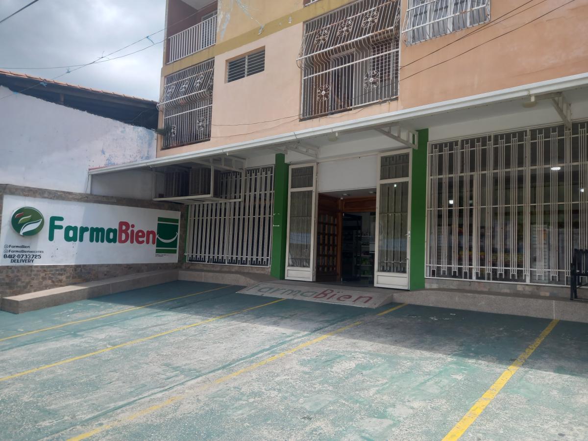 FarmaBien 8B C.A S. Tovar Familia